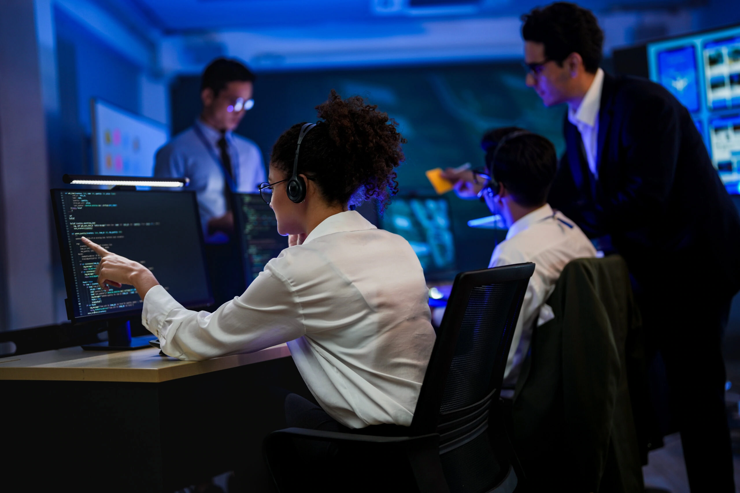Team coordinating in a dim operations environment